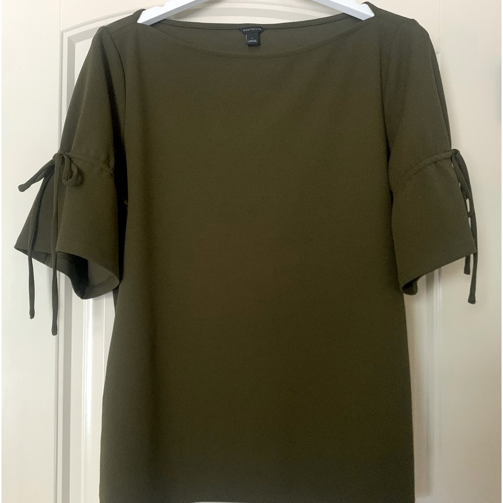 Ann Taylor Deep Olive Flattering Short Sleeve Top Tie Accents Size Large